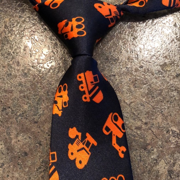 George tie with Velcro closer size 3-6 months - Picture 5 of 5